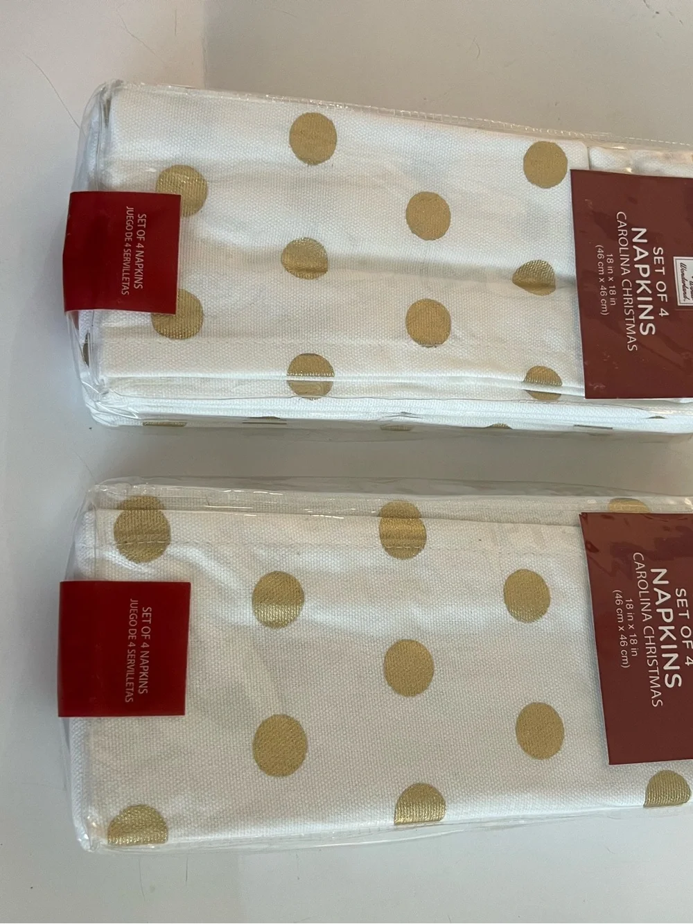Carolina Christmas TableCloth  SZ 60x84 with 8 napkins White and Gold